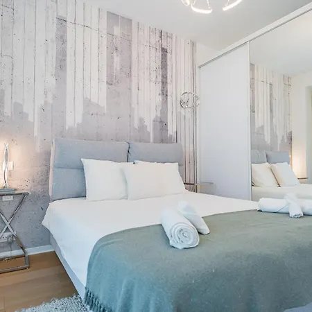 One Mircea Eliade - Luxurious With Panoramic And Park View Lägenhet