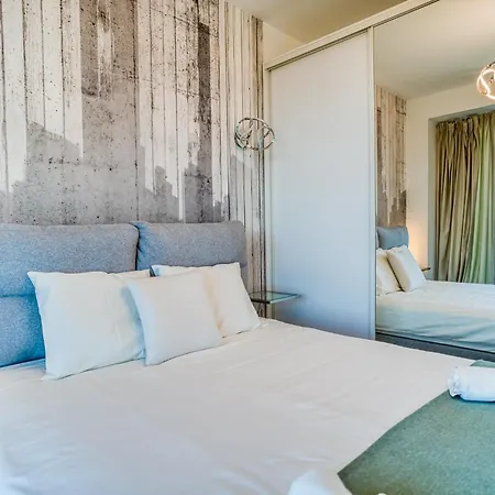 One Mircea Eliade - Luxurious With Panoramic And Park View Lägenhet