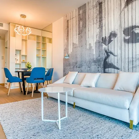 One Mircea Eliade - Luxurious With Panoramic And Park View