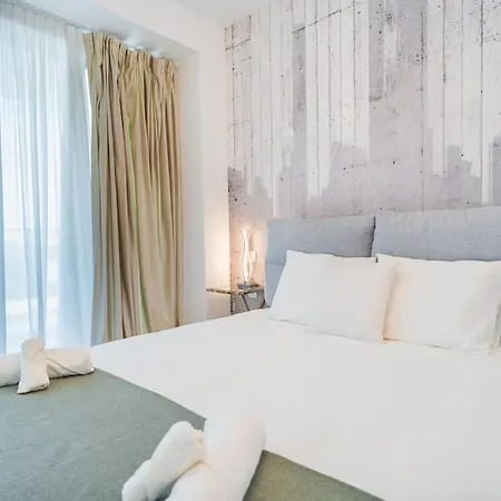 One Mircea Eliade - Luxurious With Panoramic And Park View ブカレスト