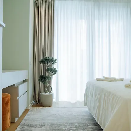 Apartment One Mircea Eliade - Luxurious With Panoramic And Park View *