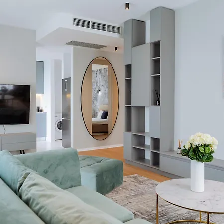 One Mircea Eliade - Luxurious With Panoramic And Park View *