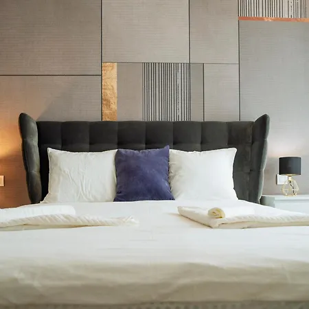 One Mircea Eliade - Luxurious With Panoramic And Park View *