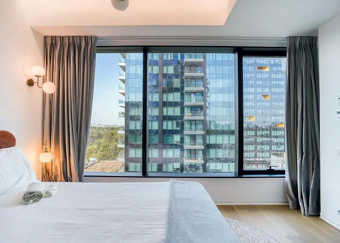 One Mircea Eliade - Luxurious With Panoramic And Park View