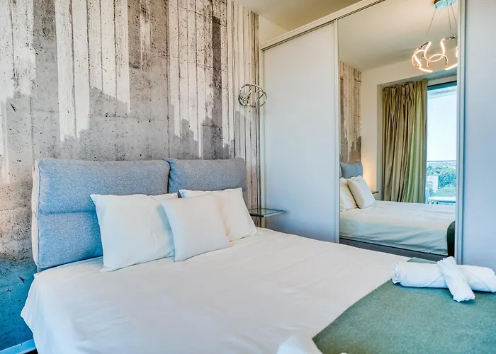 One Mircea Eliade - Luxurious With Panoramic And Park View דירה