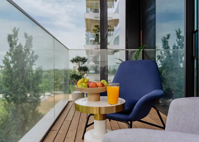 One Mircea Eliade - Luxurious With Panoramic And Park View *