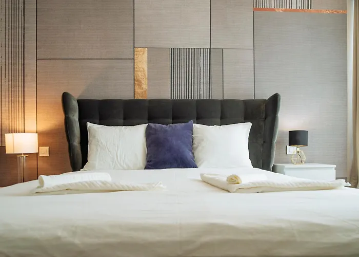 One Mircea Eliade - Luxurious With Panoramic And Park View *