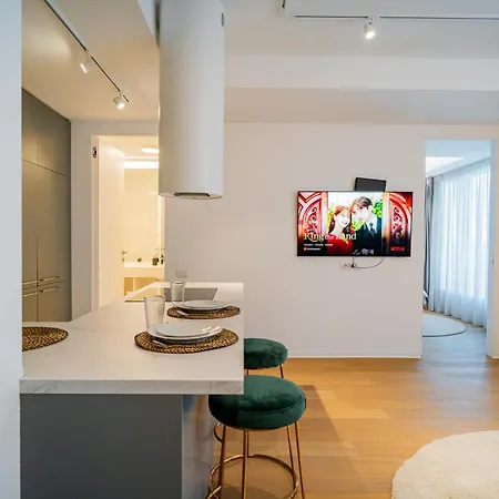 One Mircea Eliade - Luxurious With Panoramic And Park View