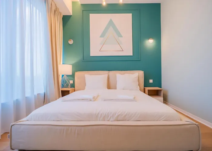 One Mircea Eliade - Luxurious With Panoramic And Park View *