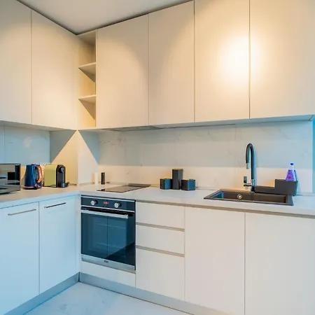 One Mircea Eliade - Luxurious With Panoramic And Park View *