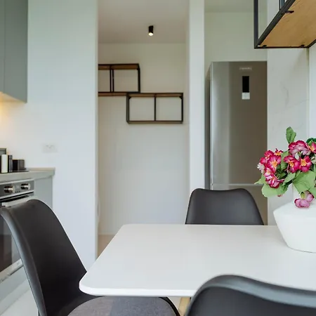 One Mircea Eliade - Luxurious With Panoramic And Park View