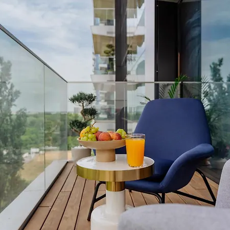 One Mircea Eliade - Luxurious With Panoramic And Park View *